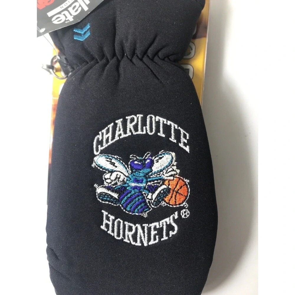 Charlotte Hornets Isotoner 3M Gloves Black / Gray Youth Size L/XL NEW
